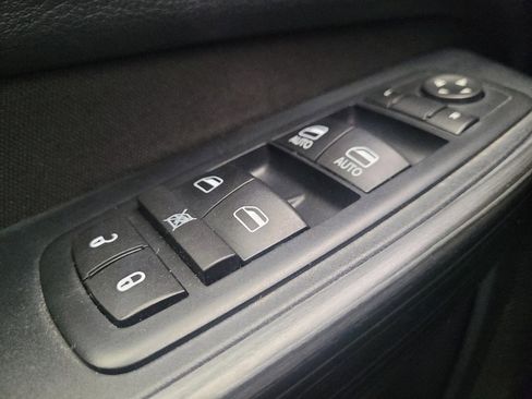 Used 2016 Jeep Cherokee Latitude w/ Safety/Convenience Group FWD image 27