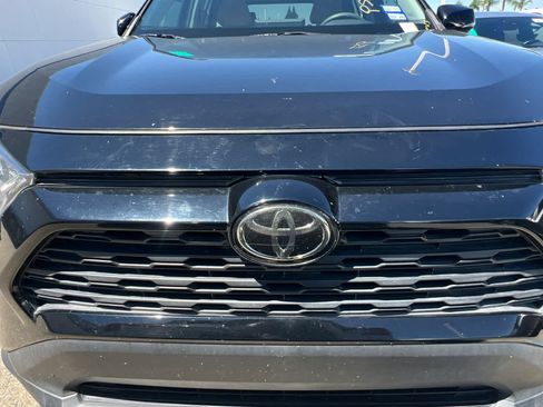 Used 2021 Toyota RAV4 LE FWD image 12