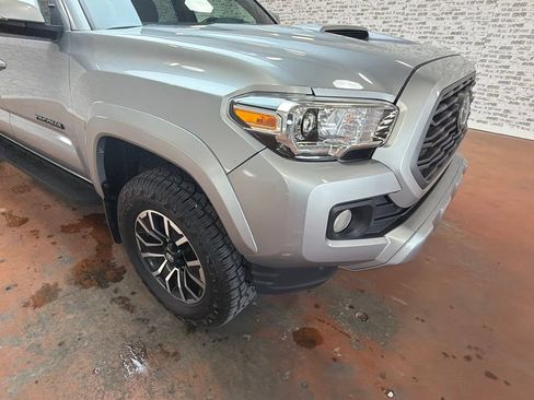 Used 2021 Toyota Tacoma TRD Sport w/ Technology Package AWD/4WD image 9