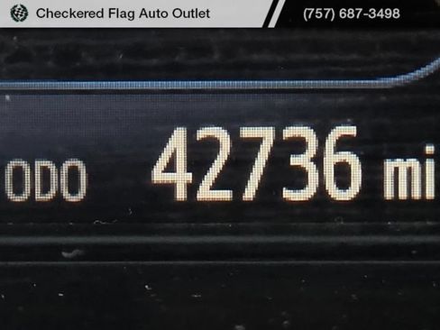 Used 2015 Toyota Camry XLE w/ Moonroof Package FWD image 12