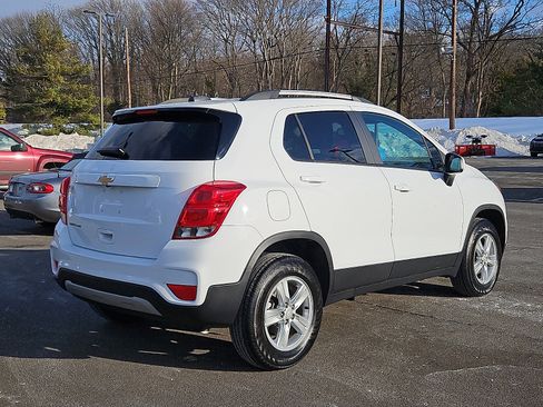 Used 2022 Chevrolet Trax LT w/ LT Convenience Package image 6