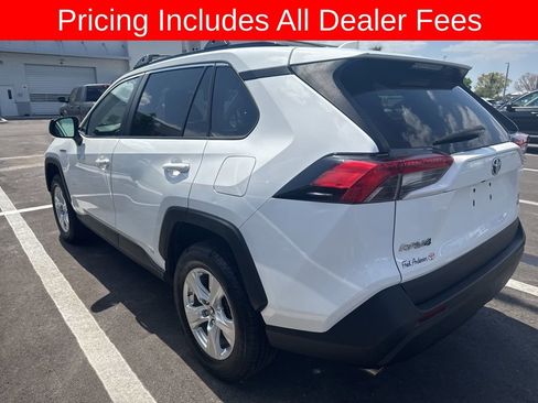 Used 2021 Toyota RAV4 LE AWD/4WD image 6