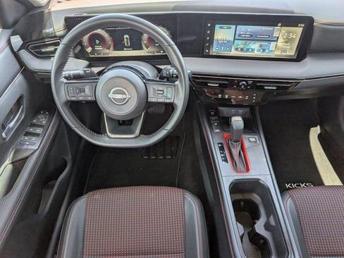 Used 2025 Nissan Kicks SR FWD image 11