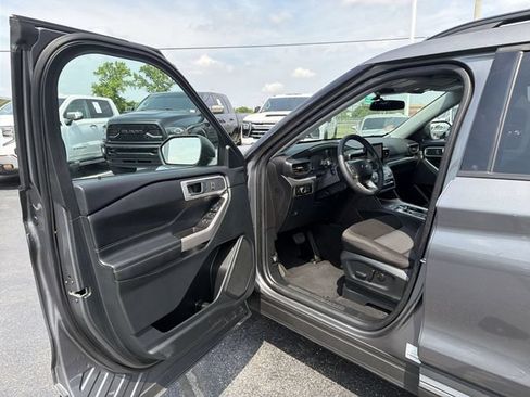 Used 2024 Ford Explorer XLT AWD/4WD image 18