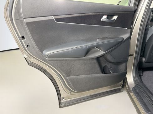 Used 2017 Kia Sorento FWD image 26