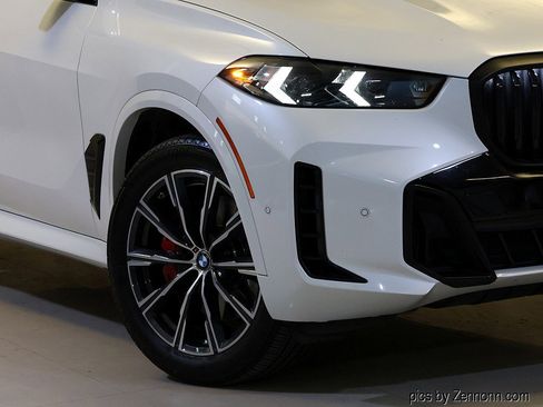 Certified 2025 BMW X5 xDrive40i w/ M Sport Package AWD/4WD image 3