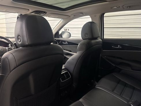 Used 2020 Kia Sorento SX image 25