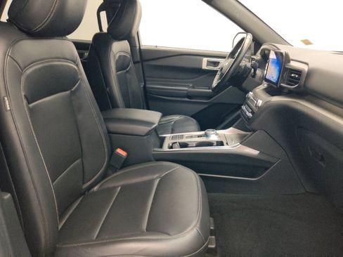 Used 2020 Ford Explorer XLT w/ Equipment Group 202A RWD image 21