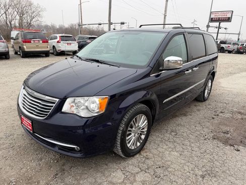 Used 2015 Chrysler Town & Country Touring-L w/ Driver Convenience Group image 7