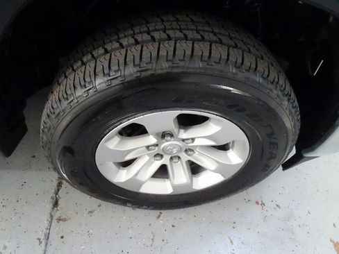 Certified 2023 RAM 1500 Laramie image 33