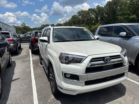 Used 2022 Toyota 4Runner Limited AWD/4WD image 3