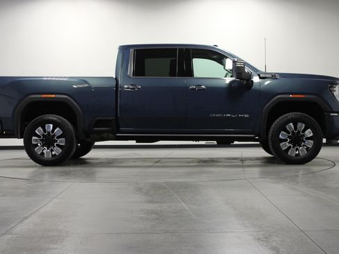 Used 2026 GMC Sierra 2500 Denali w/ Denali Reserve Package AWD/4WD image 3