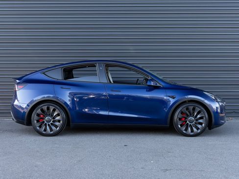 Used 2023 Tesla Model Y Performance image 6