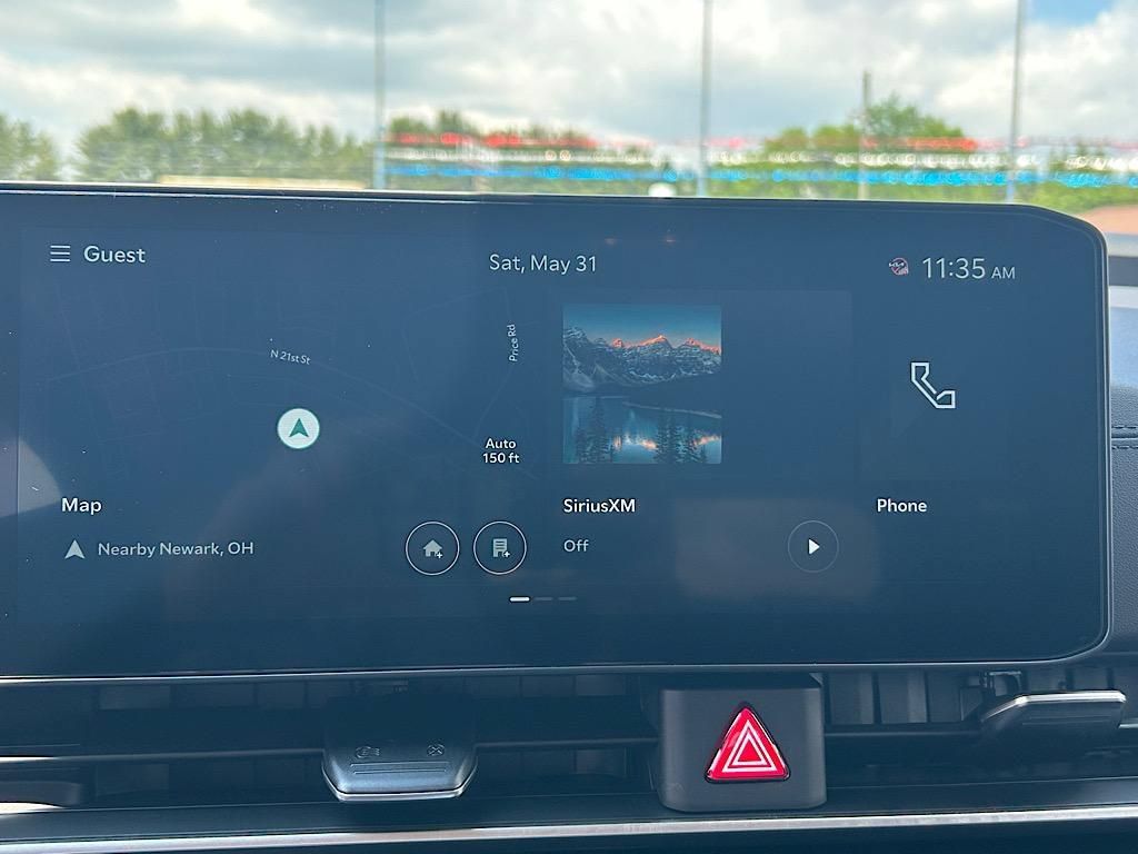 New 2025 Kia Carnival FWD image 17