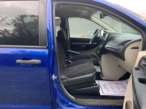 Used 2019 Dodge Grand Caravan SE w/ UConnect Hands-Free Group FWD image 23