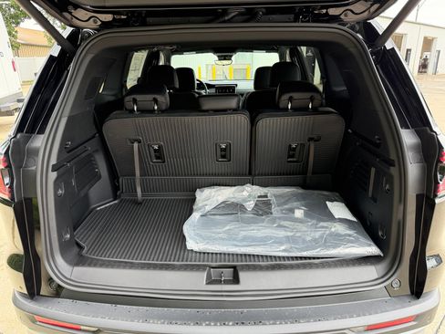 New 2027 GMC Acadia Elevation w/ Elevation Premium Package AWD/4WD image 37