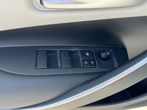 Used 2021 Toyota Corolla SE image 10