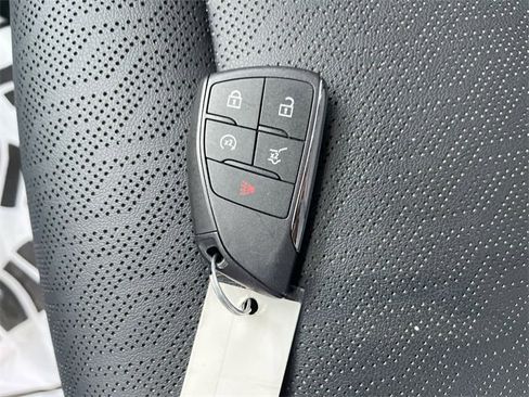 Used 2025 Chevrolet Equinox LT w/ Convenience Package II image 33