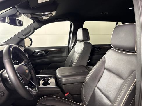 Certified 2025 Chevrolet Suburban Premier AWD/4WD image 35
