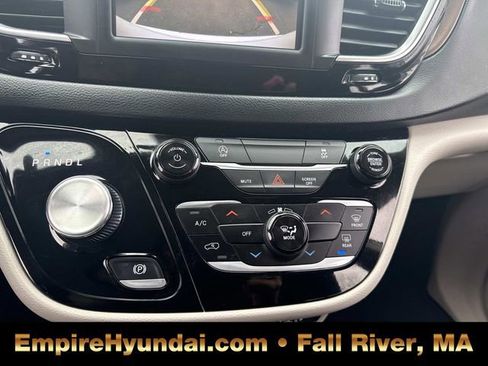 Used 2023 Chrysler Voyager LX image 24