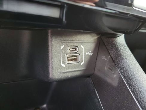 Used 2024 Jeep Compass Latitude image 23