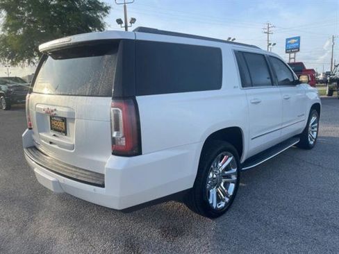 Used 2018 GMC Yukon XL SLT w/ Premium Edition image 9
