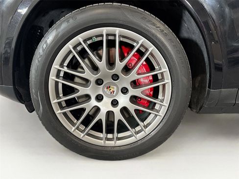 Used 2022 Porsche Cayenne AWD/4WD image 29