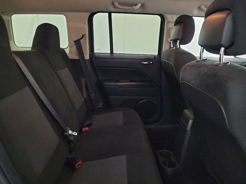 Used 2016 Jeep Patriot Latitude AWD/4WD image 19