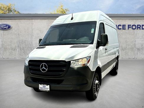 Used 2021 Mercedes-Benz Sprinter 3500 image 2