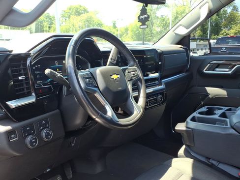 Used 2022 Chevrolet Silverado 1500 LT AWD/4WD image 21
