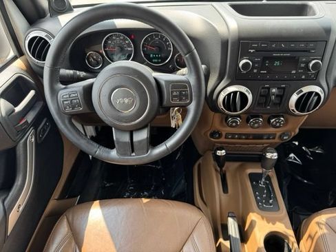 Used 2013 Jeep Wrangler Unlimited Rubicon w/ Connectivity Group AWD/4WD image 11