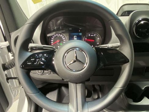 Used 2025 Mercedes-Benz Sprinter 2500 image 22