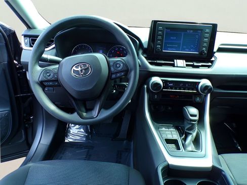 Used 2019 Toyota RAV4 LE w/ Carpet Mat Package AWD/4WD image 18