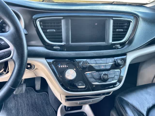 Used 2020 Chrysler Voyager LX FWD image 18