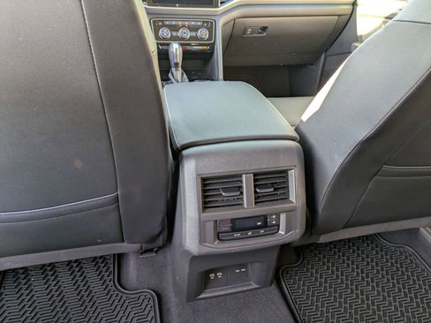 Used 2023 Volkswagen Atlas SE image 30