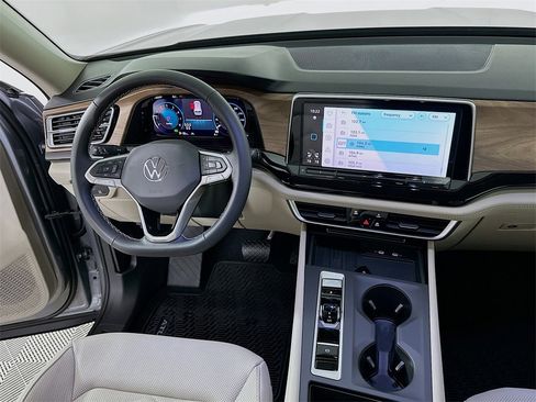 New 2026 Volkswagen Atlas SE image 18