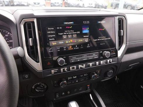 Used 2025 Nissan Frontier SL image 16