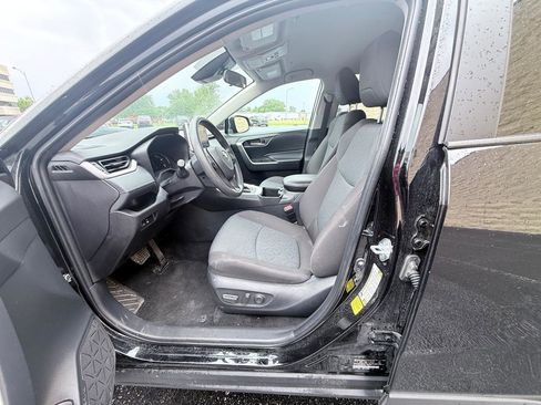 Used 2025 Toyota RAV4 XLE FWD image 10