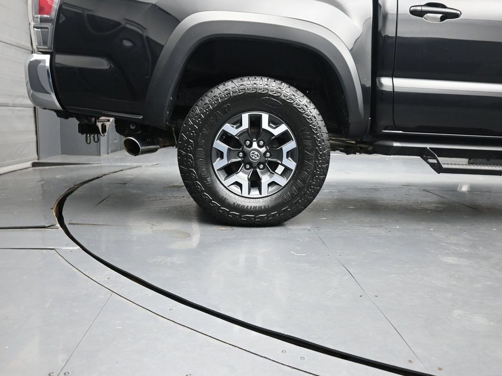 Used 2022 Toyota Tacoma TRD Off-Road AWD/4WD image 10