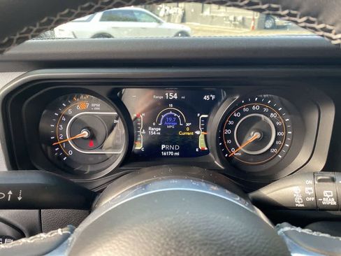 Used 2025 Jeep Wrangler Sahara AWD/4WD image 27
