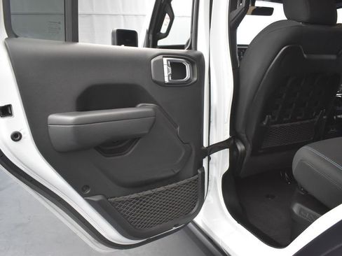 Used 2022 Jeep Wrangler Unlimited Rubicon 4xe image 16