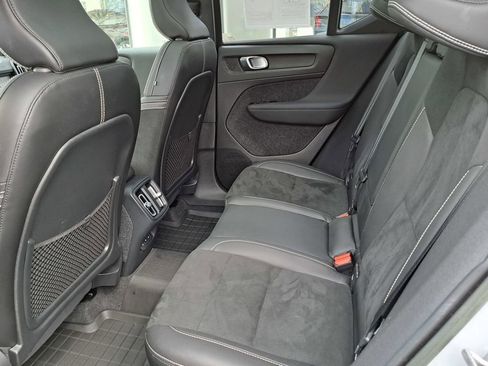 Used 2022 Volvo XC40 T5 R-Design w/ Advanced Package image 24