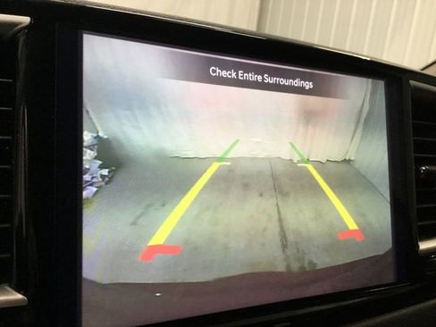 Used 2023 Chrysler Pacifica Touring-L image 11