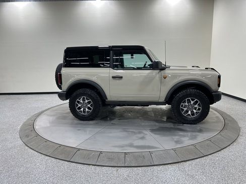 Used 2025 Ford Bronco Badlands image 4