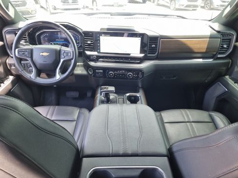 Used 2024 Chevrolet Silverado 1500 High Country w/ Technology Package AWD/4WD image 13