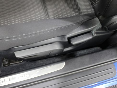 Used 2015 Hyundai Genesis 3.8 image 5