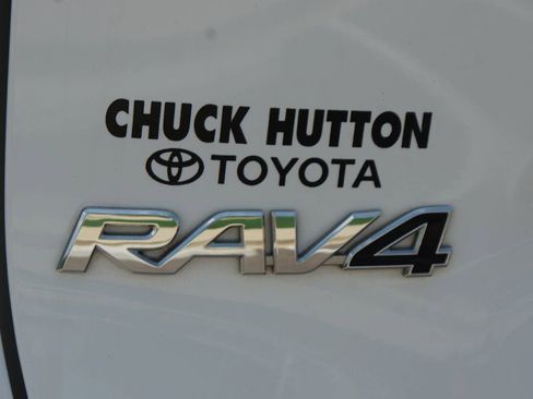 Used 2021 Toyota RAV4 LE AWD/4WD image 16