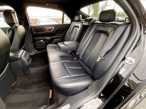 Used 2017 Lincoln Continental Premiere image 20