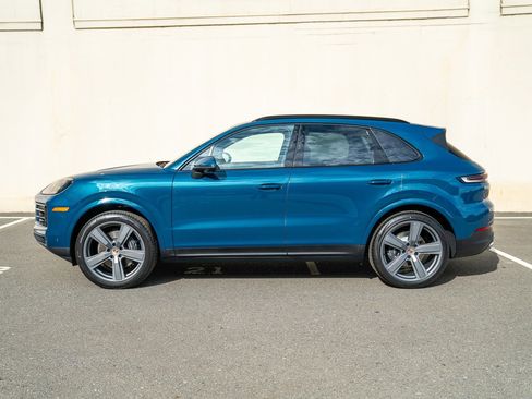 Certified 2026 Porsche Cayenne AWD/4WD image 2