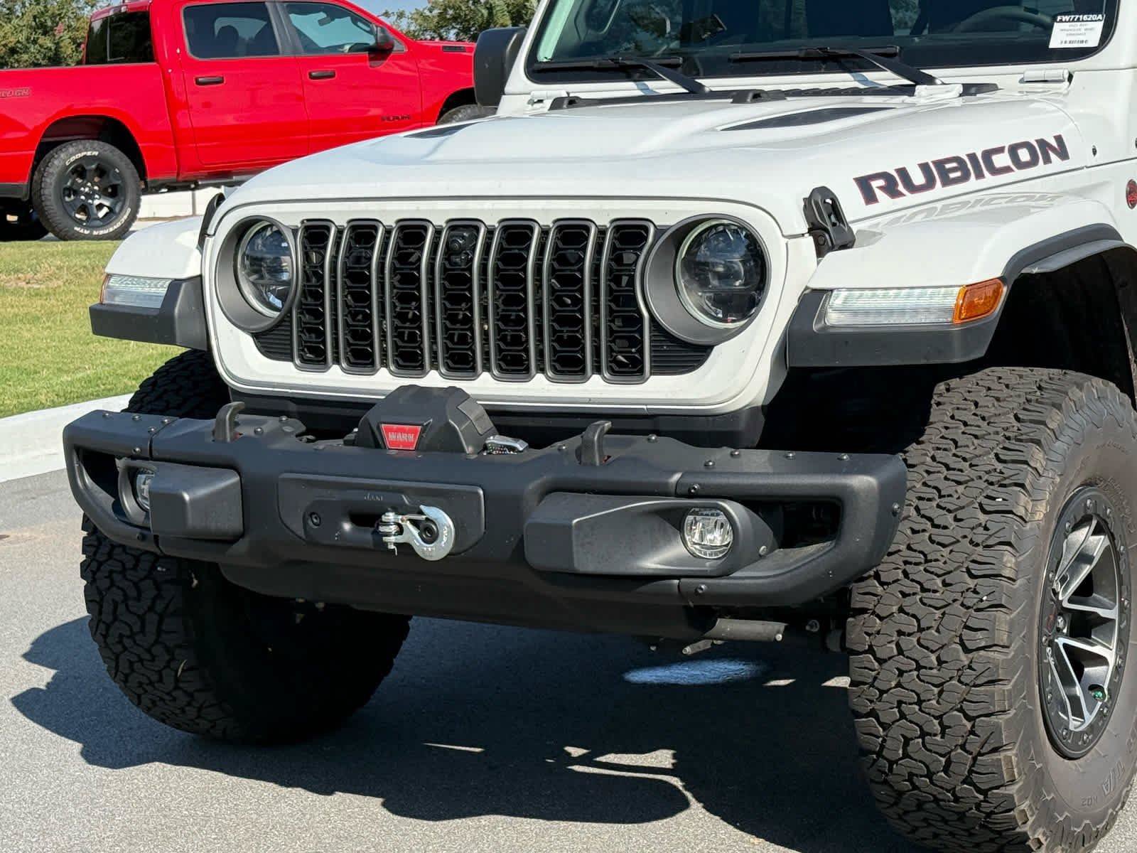 Used 2025 Jeep Wrangler Unlimited Rubicon AWD/4WD image 9